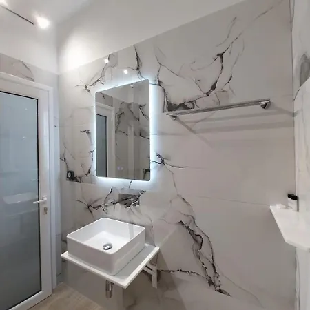 ホテル Lion's Lair 3*