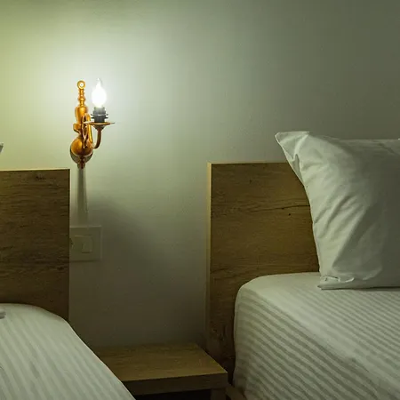 Lion's Lair Hotel 3*