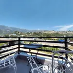 Athena's & Kostas 3* Himarë
