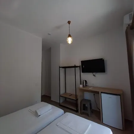 Athena's & Kostas Otel Himarë