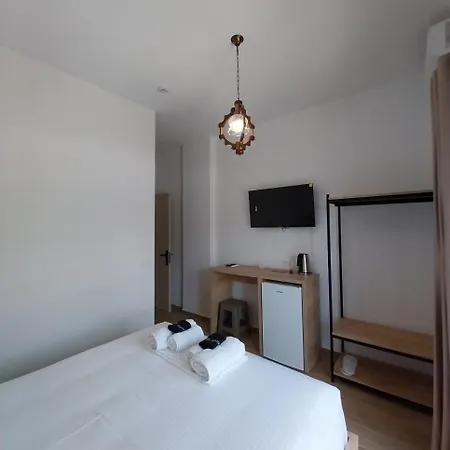 Athena's & Kostas 3* Himarë