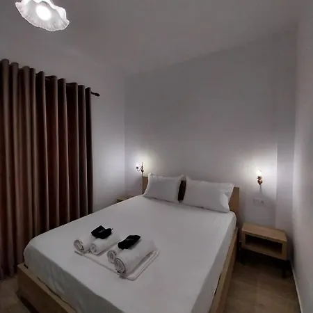 Athena's & Kostas Otel Himarë