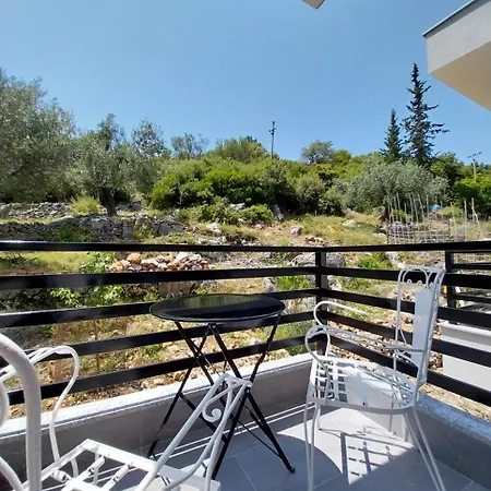 Otel Athena's & Kostas 3*