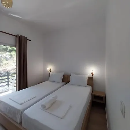 Hotel Lion's Lair 3*