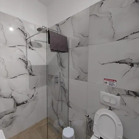 Hotel Lions Lair Himarë