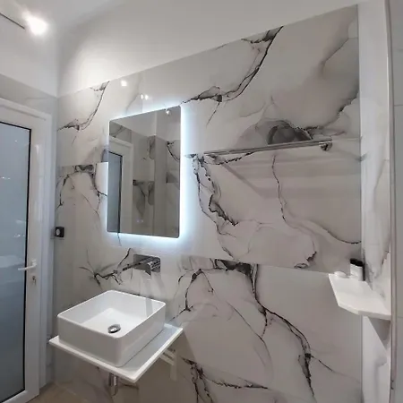 Lion's Lair 3* Himare