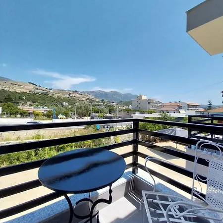 Athena's & Kostas Otel Himarë