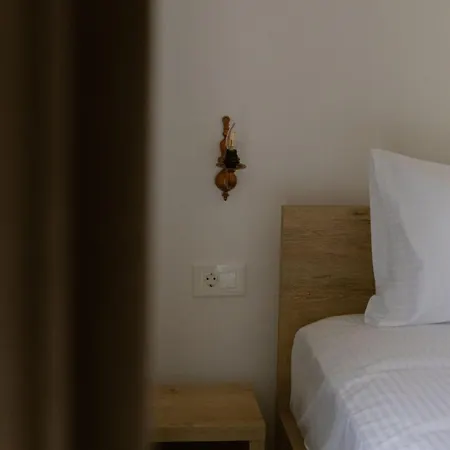 Athena's & Kostas Otel Himarë