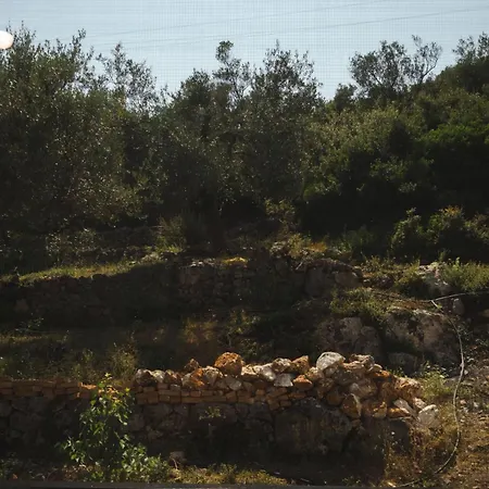 Lion's Lair 3* Himare