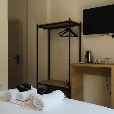 Athena's & Kostas Otel