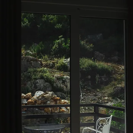 Hotel Lion's Lair 3*