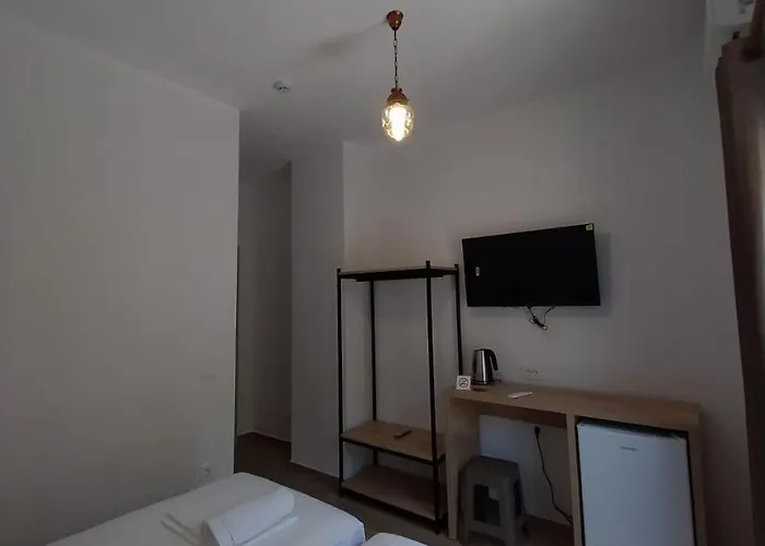 Lion's Lair Hotel Himare