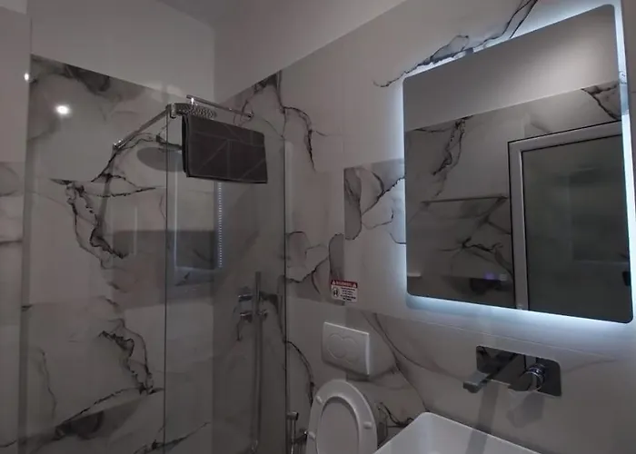 Lion's Lair Hotel Himare