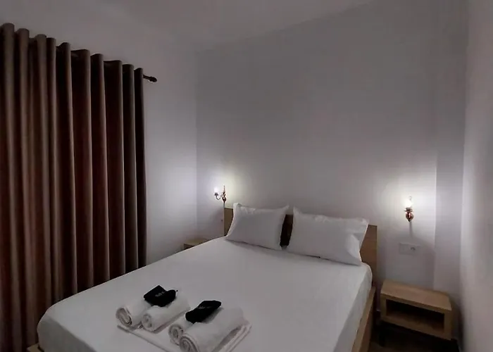 Lion's Lair Hotel Himare