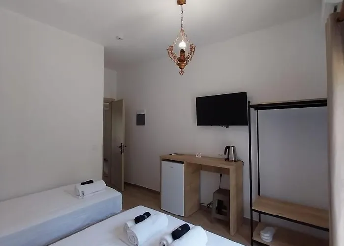 Lion's Lair Hotel Himare