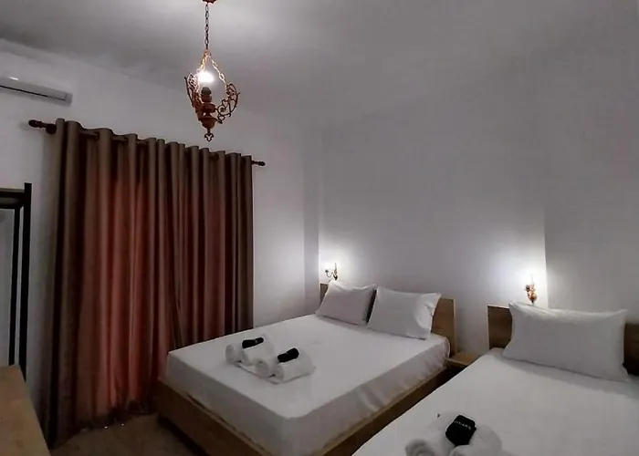 Lion's Lair Hotel 3*