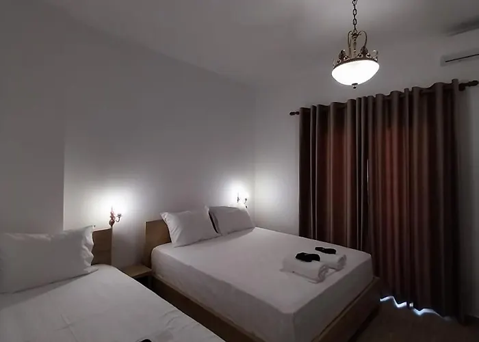 Hotel Lion's Lair Himare