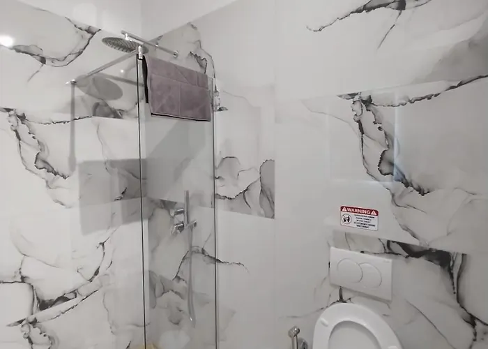 Lion's Lair Hotel Himare