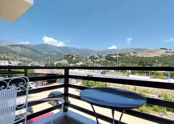 Hotel Lion's Lair Himare