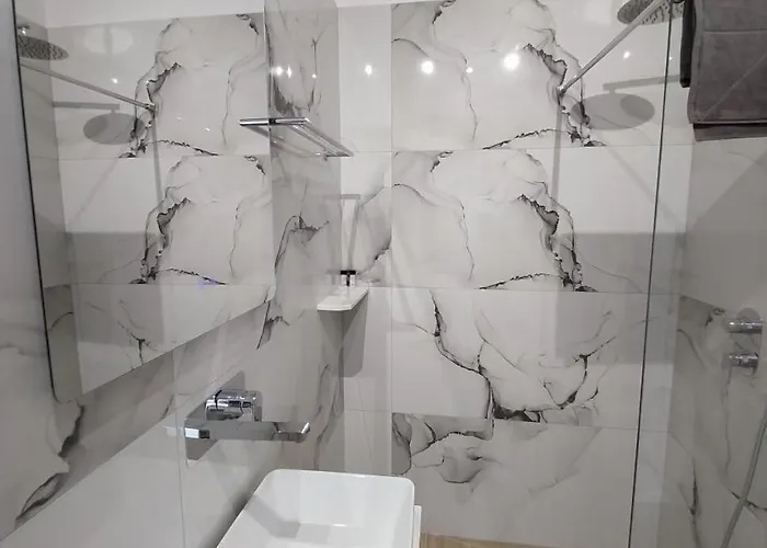 Lion's Lair Hotel 3*