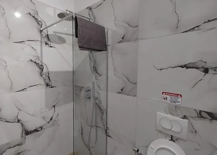 Hotel Lion's Lair Himare