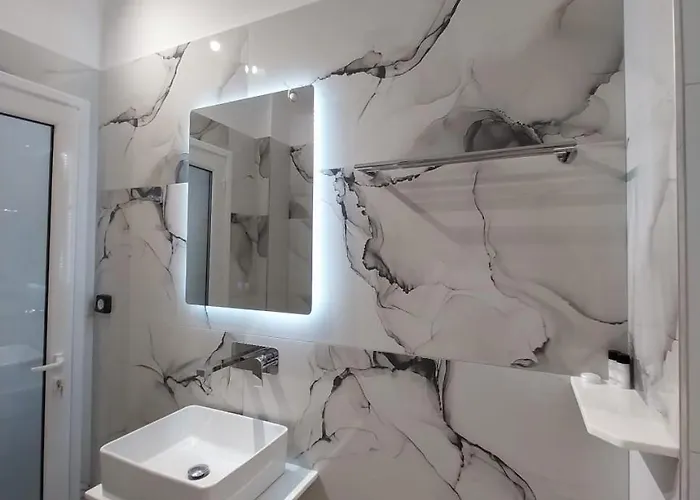 Lion's Lair 3* Himare