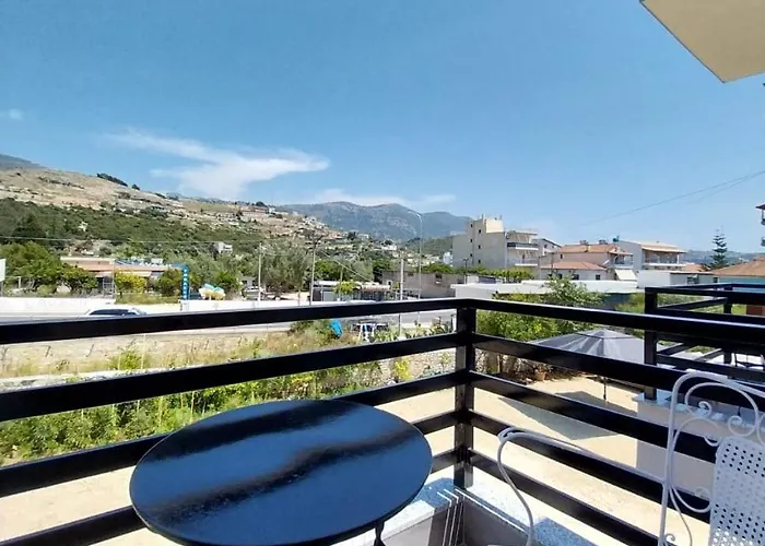 Lion's Lair Hotel Himare