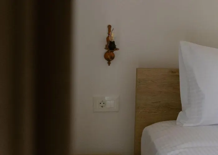 Lion's Lair Hotel Himare