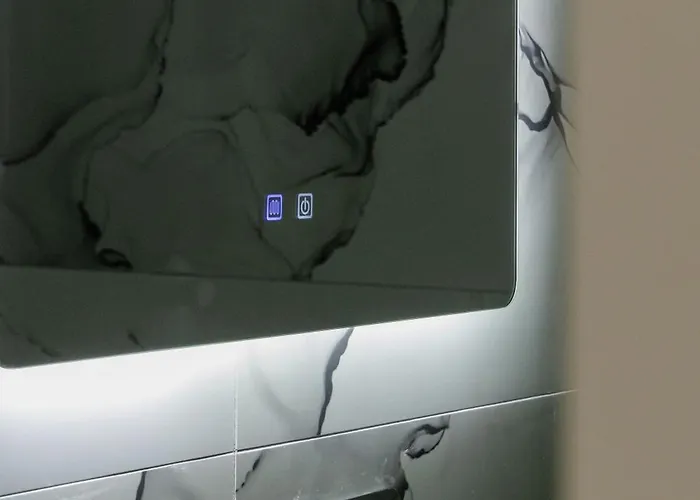 Hotel Lion's Lair Himare