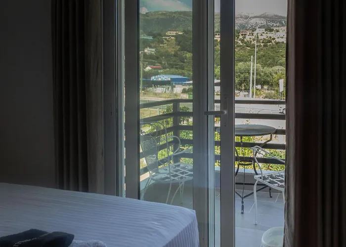 Lion's Lair Hotel Himare