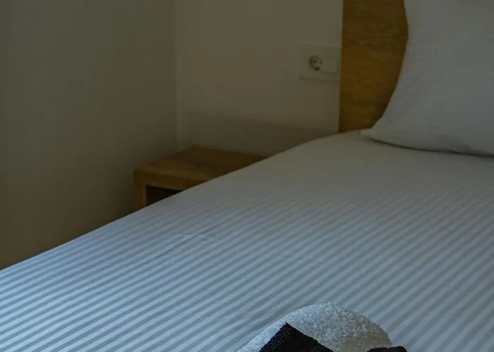 Lion's Lair Hotel 3*