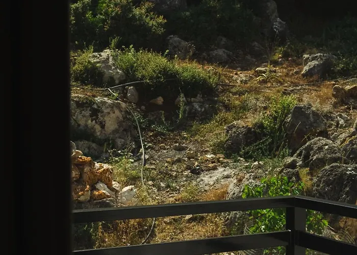 Lion's Lair Hotel 3*